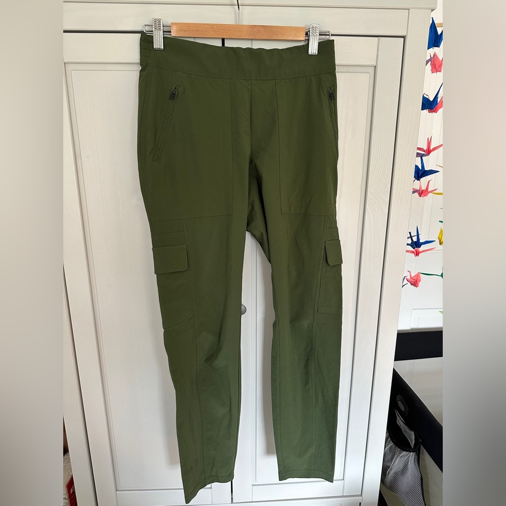 Athleta Cargo Pants in Olive green